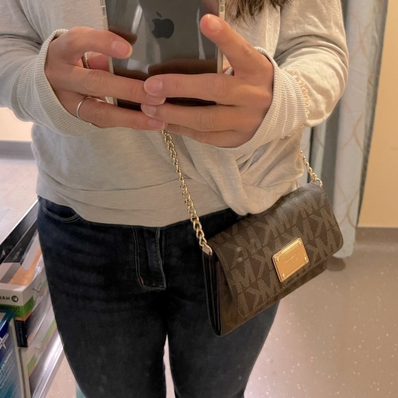 Michael Kors wallet shoulder purse. - Picture 5 of 5